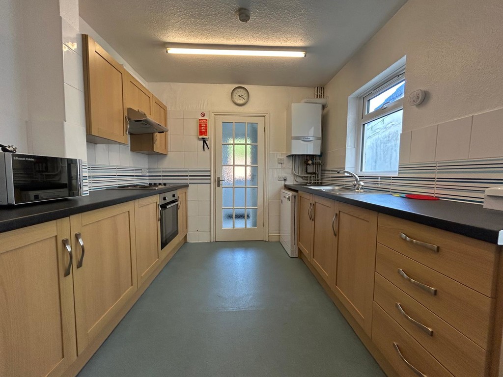 4 bed house to rent 3