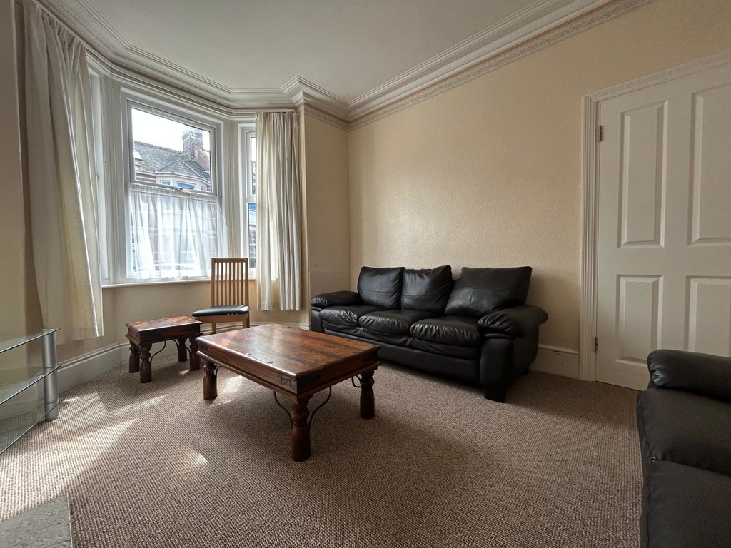 4 bed house to rent 6