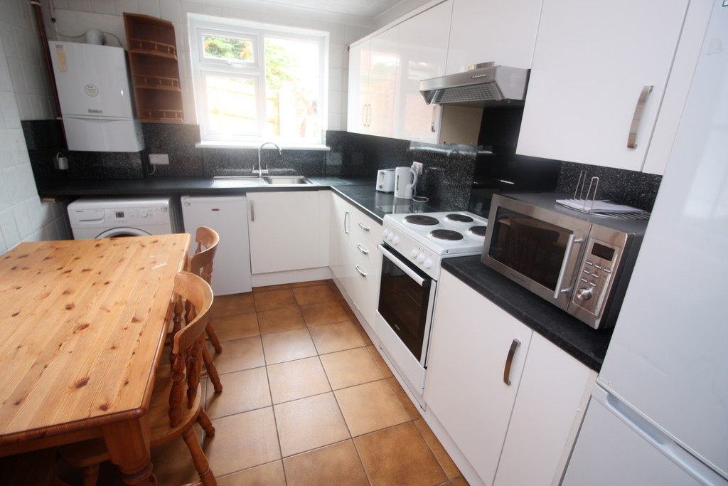 6 bed house to rent in Kings Road, Exeter  - Property Image 2