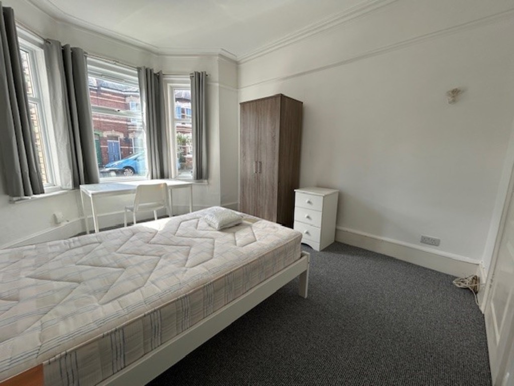 2 bed flat to rent in St Johns Road 12