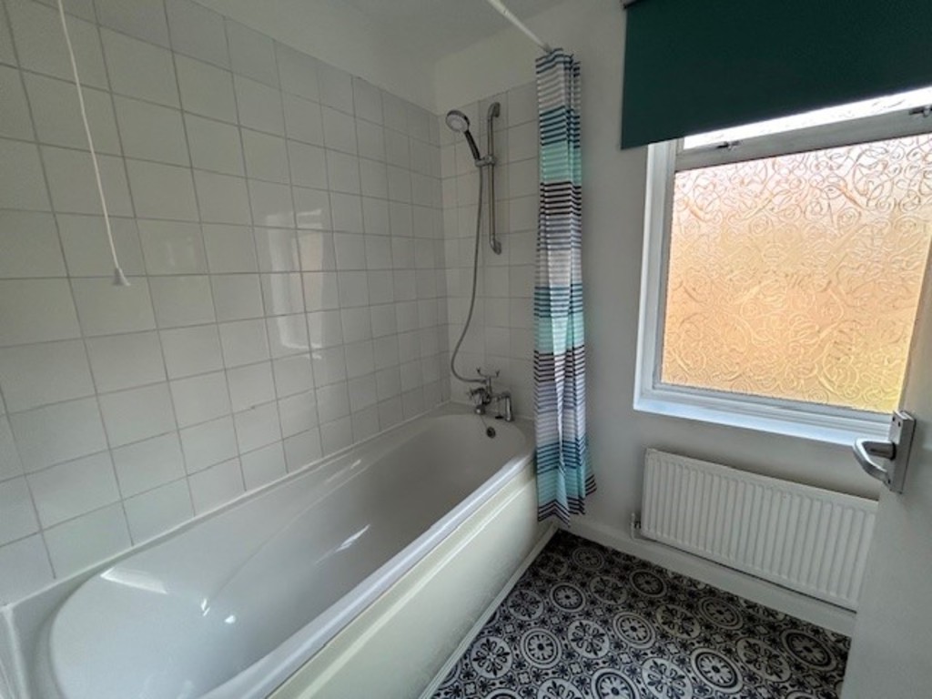 2 bed flat to rent in St Johns Road  - Property Image 10