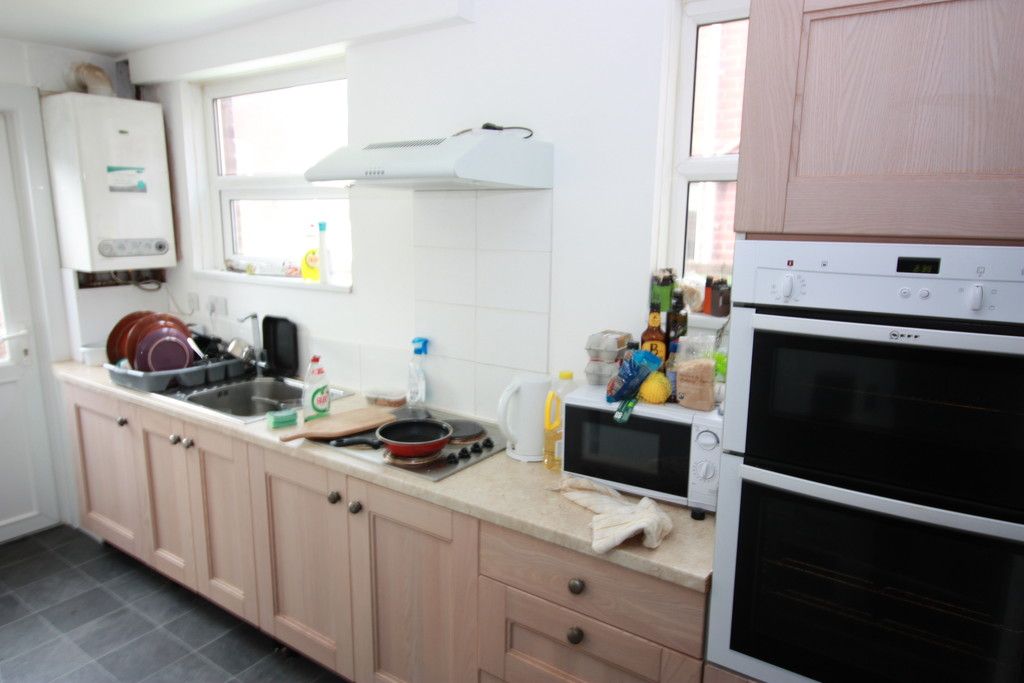 4 bed house to rent in Normandy Road, Exeter 2