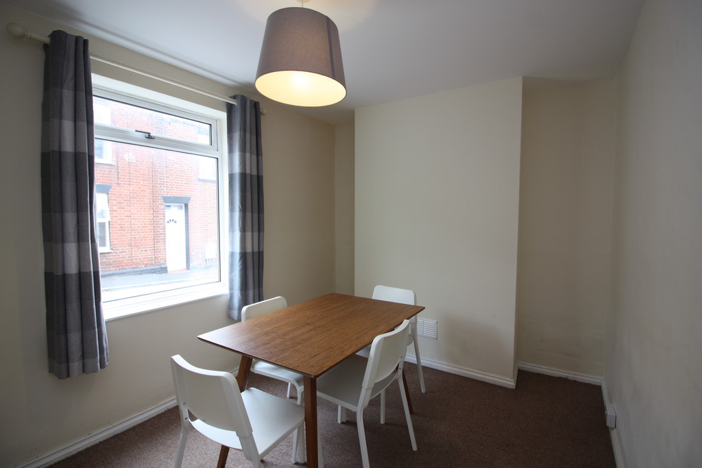 2 bed house to rent in Hoopern Street 3