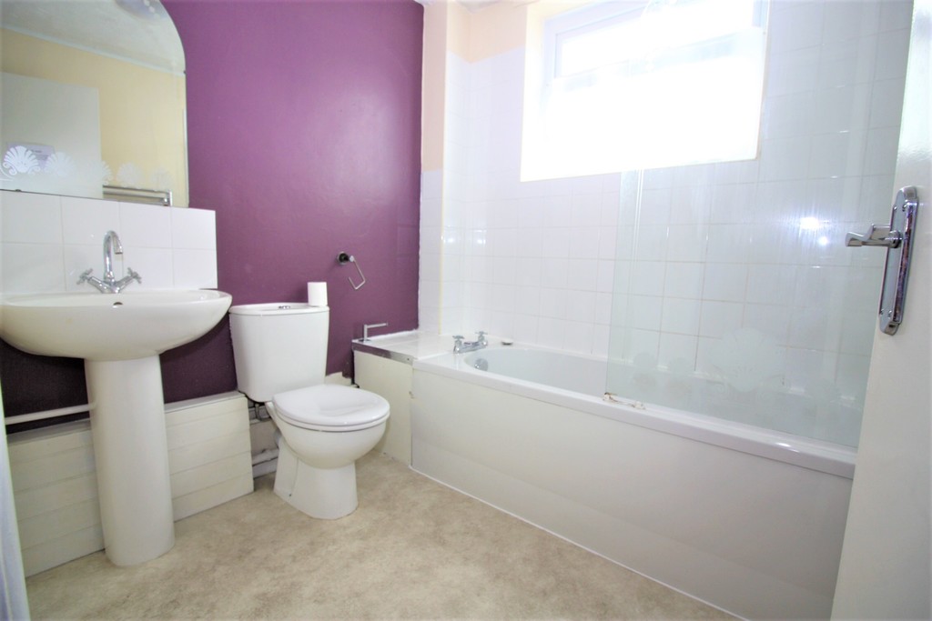 4 bed house to rent in Codrington Street  - Property Image 10