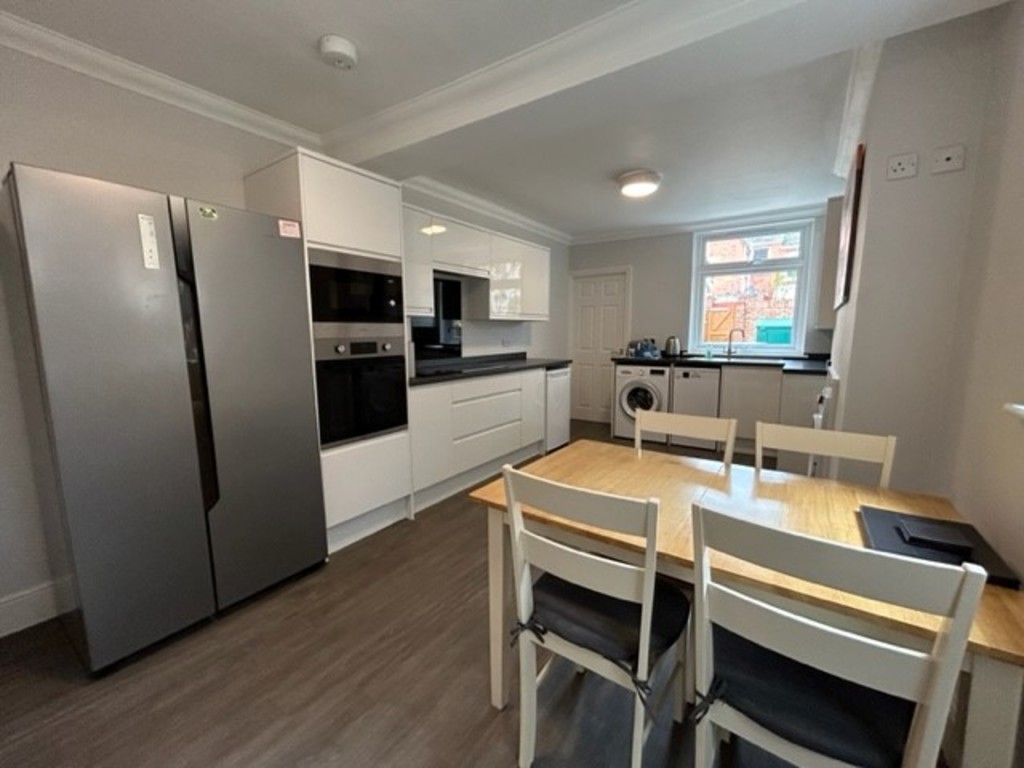 4 bed house to rent in Pinhoe Road, EX4