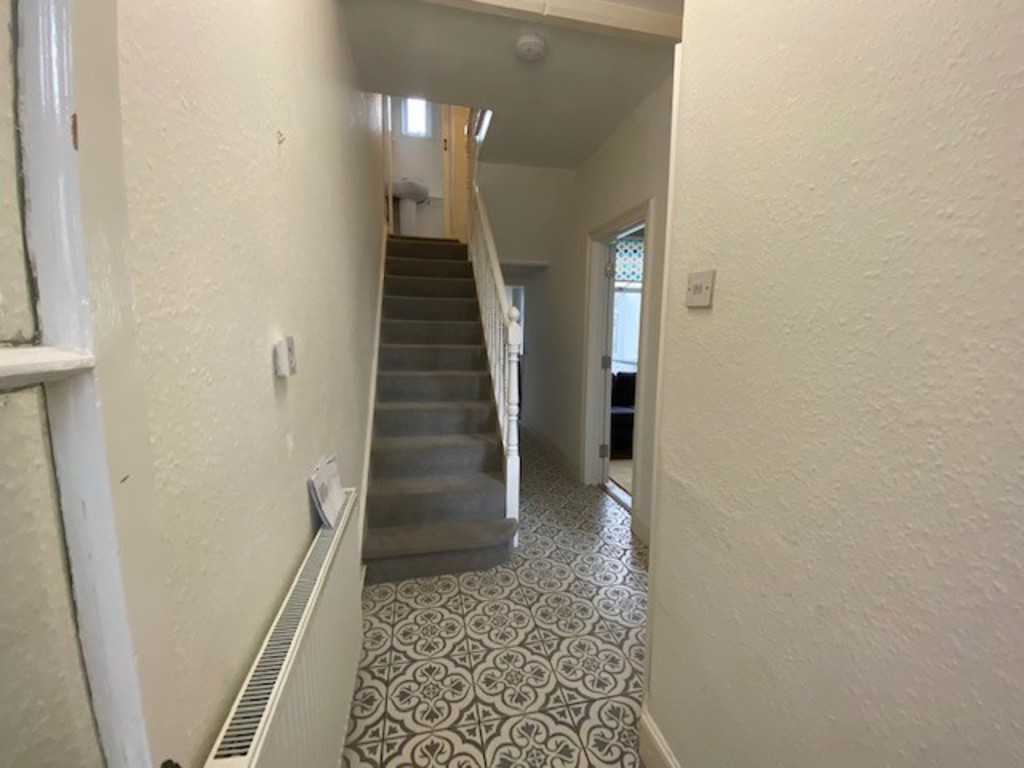 4 bed house to rent in Old Park Road, Exeter 2