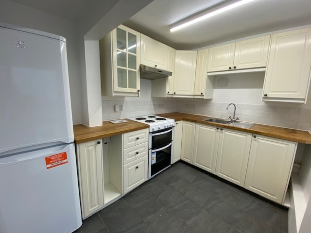 4 bed house to rent in Old Park Road, Exeter 3