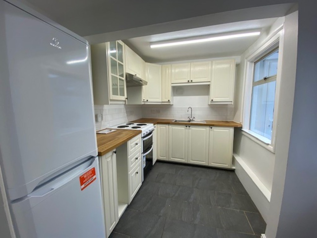 4 bed house to rent in Old Park Road, Exeter 4
