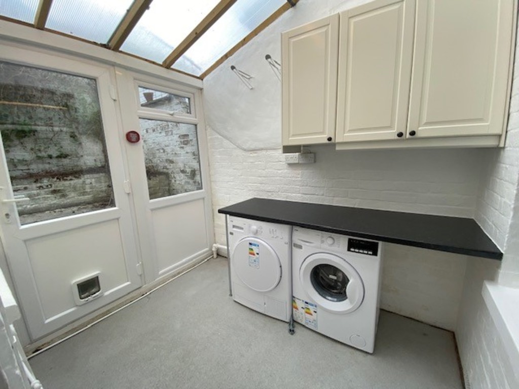 4 bed house to rent in Old Park Road, Exeter 6