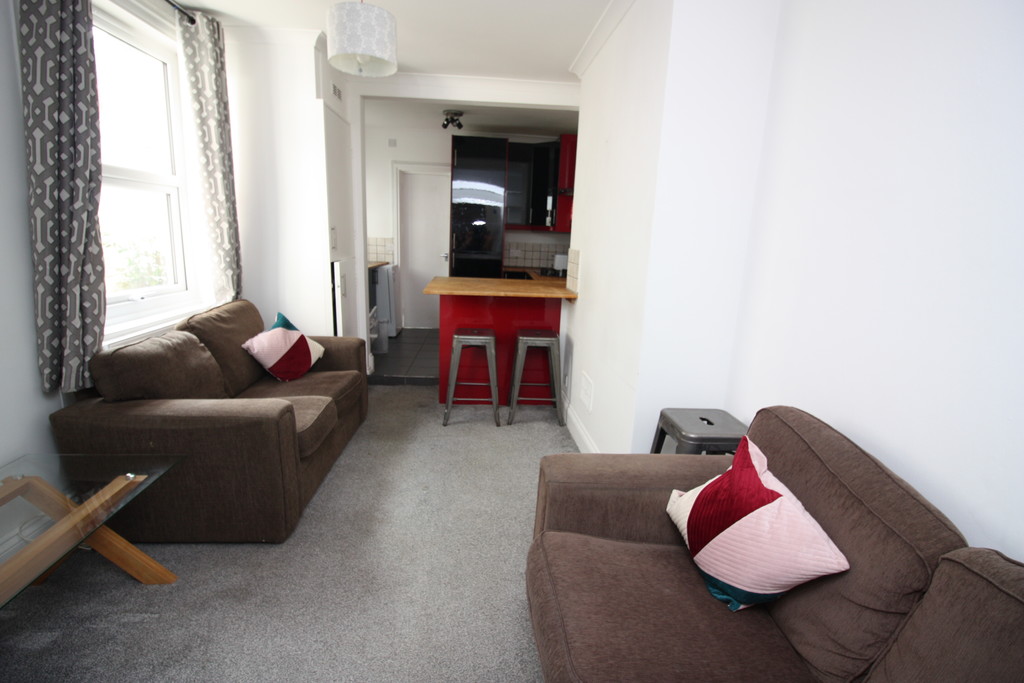 2 bed flat to rent in Leighton Terrace, Exeter  - Property Image 2