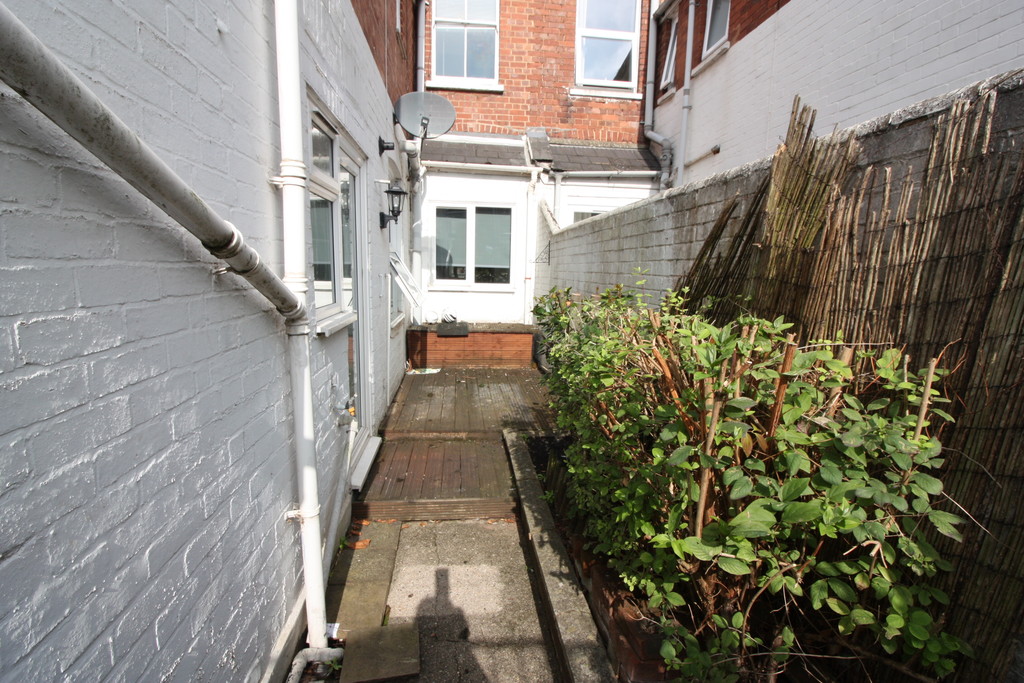 2 bed flat to rent in Leighton Terrace, Exeter  - Property Image 14