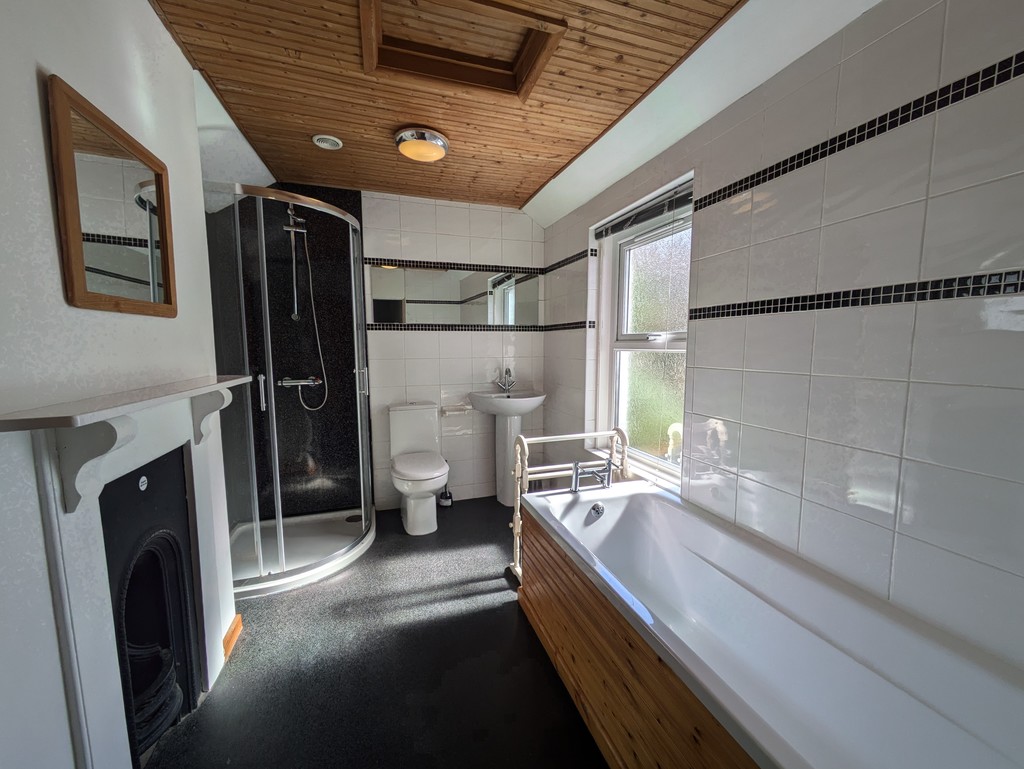 5 bed house to rent in Well Street  - Property Image 12