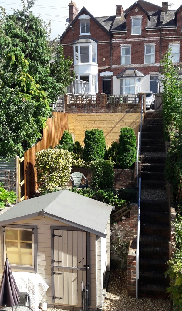 5 bed house to rent in Well Street 13