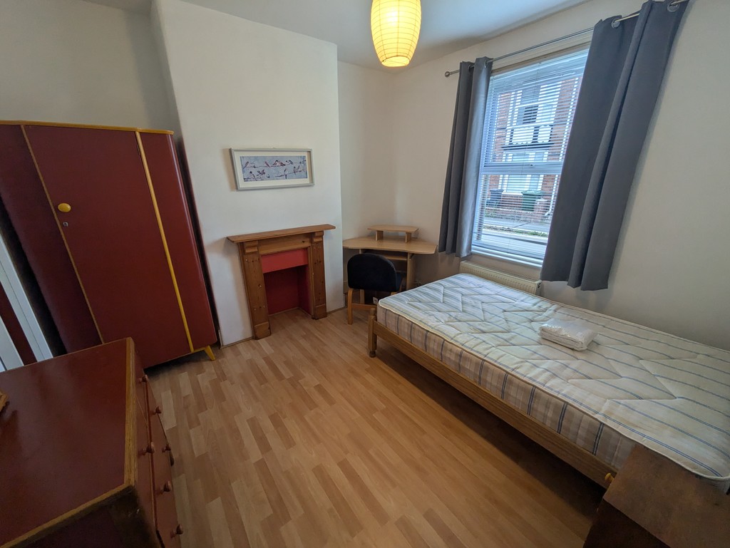 5 bed house to rent in Well Street 7