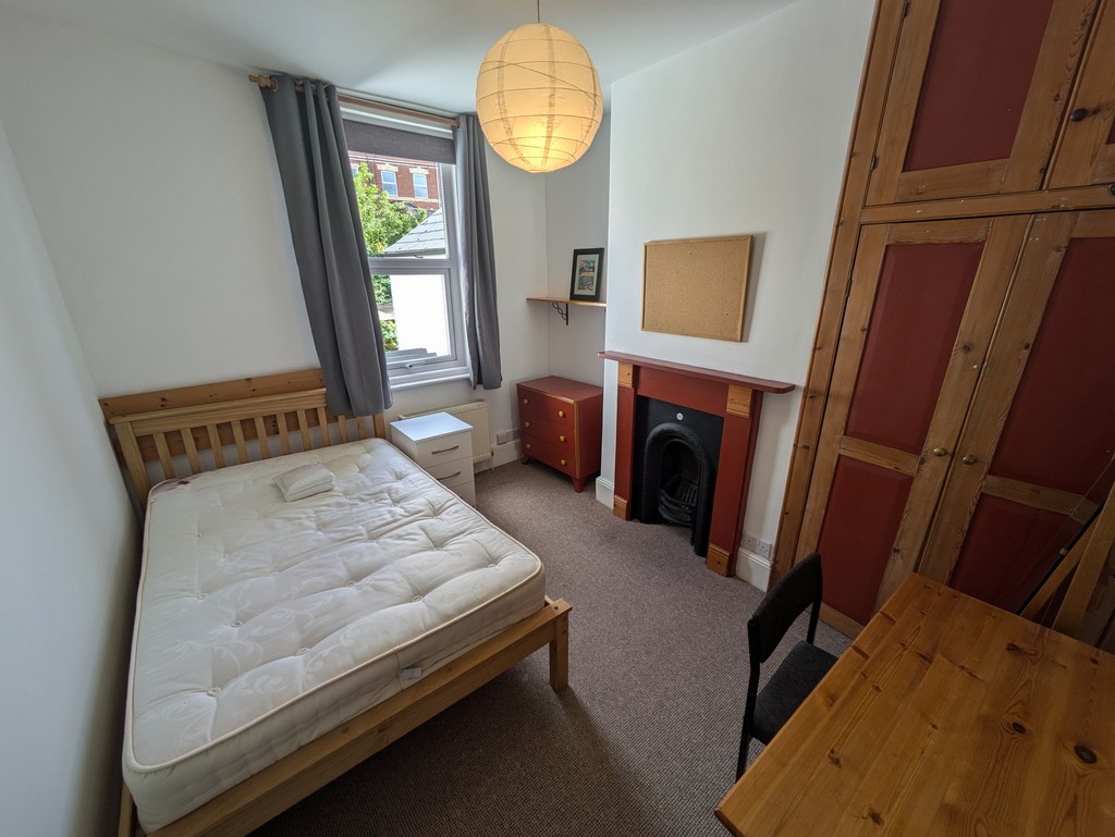 5 bed house to rent in Well Street 8