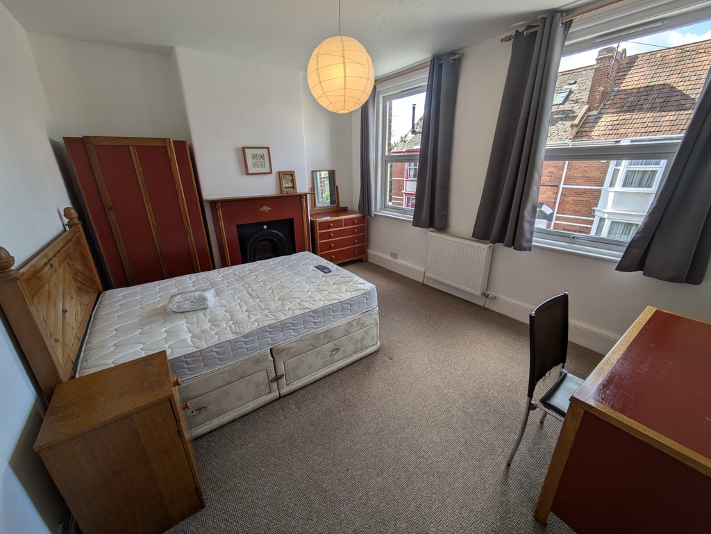 5 bed house to rent in Well Street 9