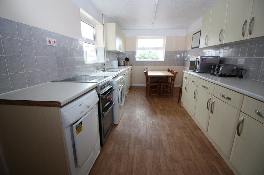 7 bed house to rent in Homefield Road  - Property Image 3