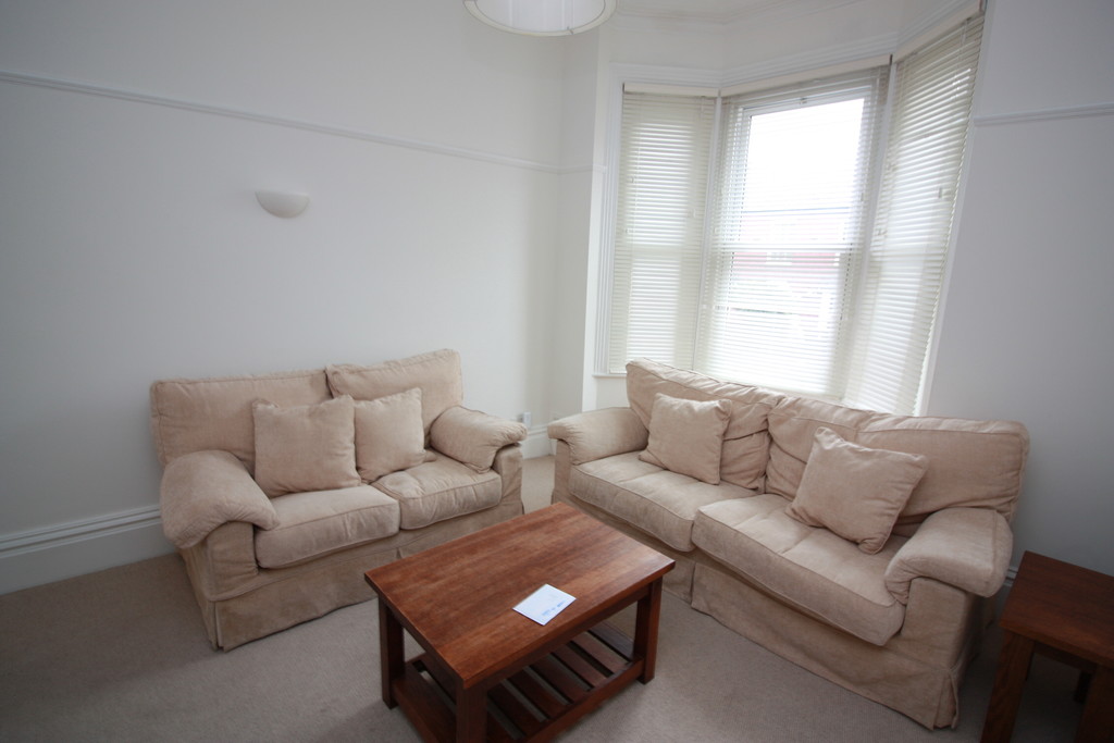 2 bed flat to rent in Old Tiverton Road 2