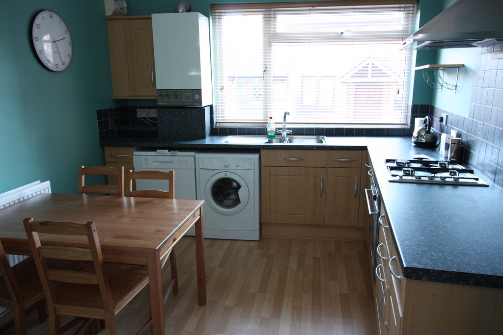 2 bed flat to rent in Old Tiverton Road 4
