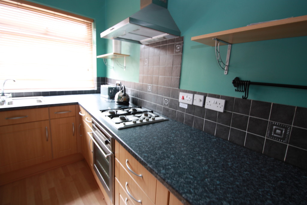 2 bed flat to rent in Old Tiverton Road 5
