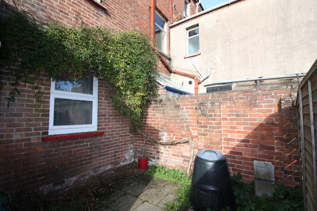 2 bed flat to rent in Old Tiverton Road 10