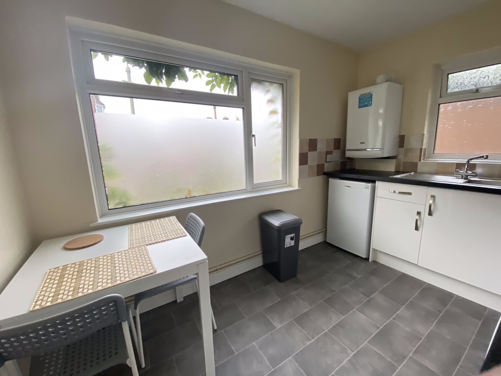 2 bed flat to rent in Mowbray Avenue, Exeter 3