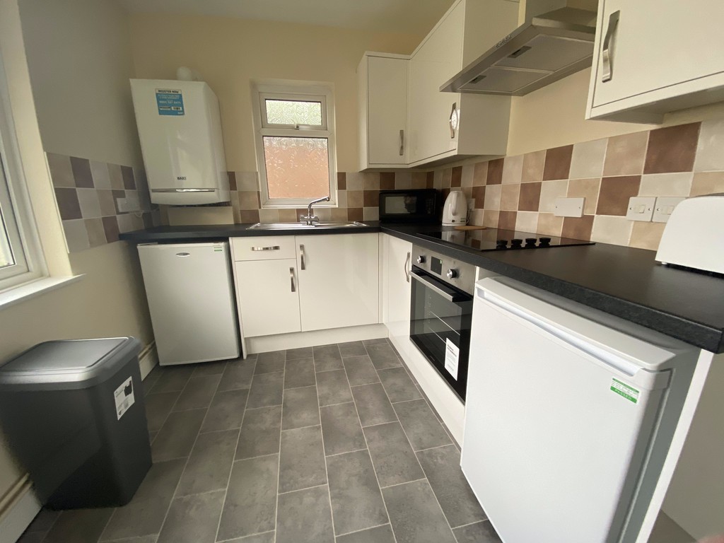 2 bed flat to rent in Mowbray Avenue, Exeter  - Property Image 4
