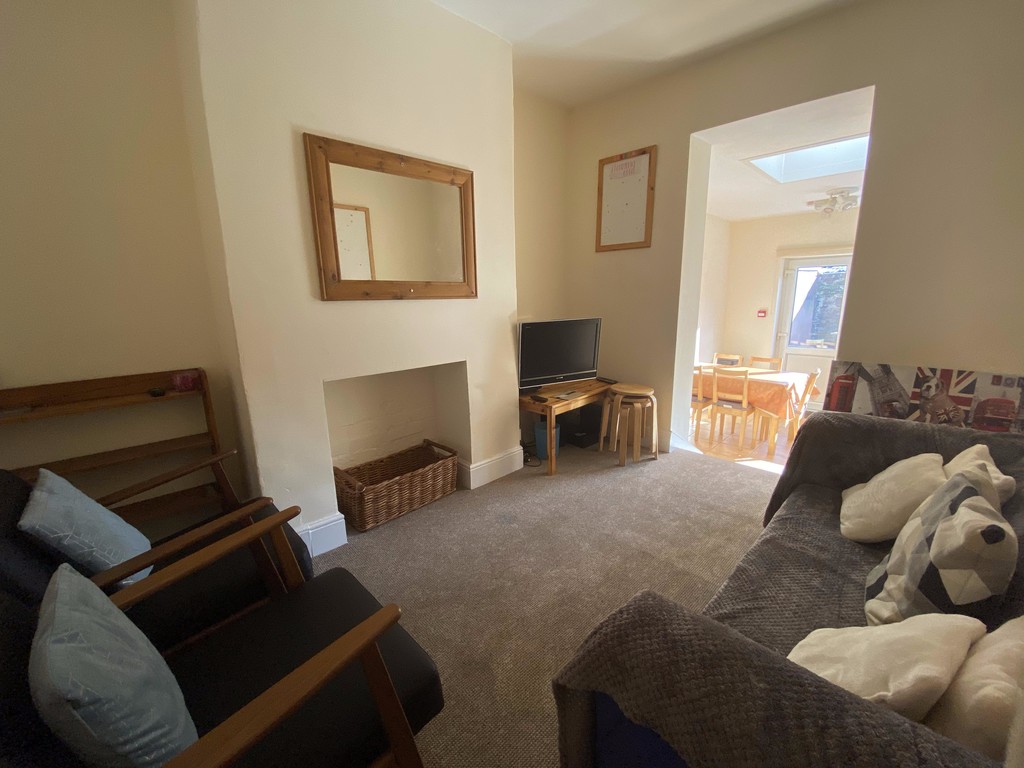 5 bed house to rent in Victoria Street, Exeter 1