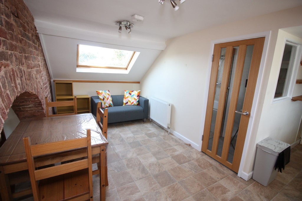 2 bed flat to rent in St James Terrace, Exeter  - Property Image 2