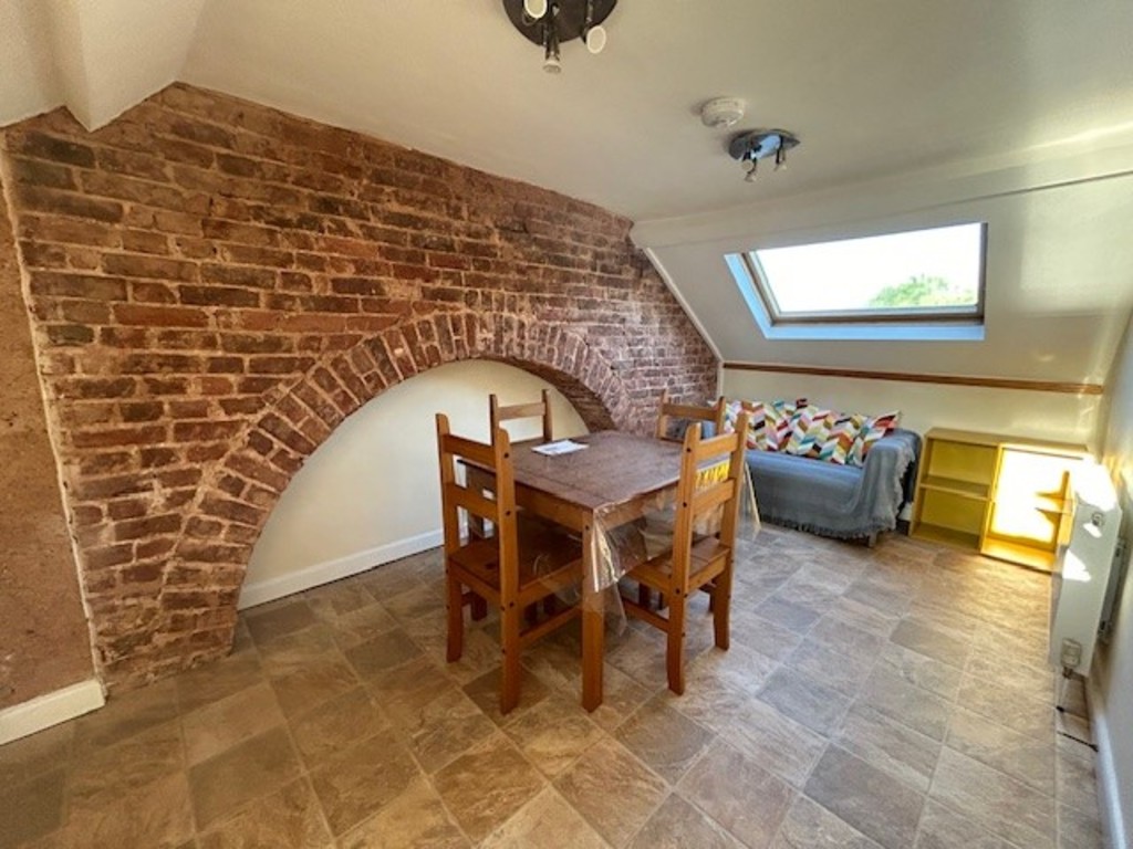 2 bed flat to rent in St James Terrace, Exeter  - Property Image 3