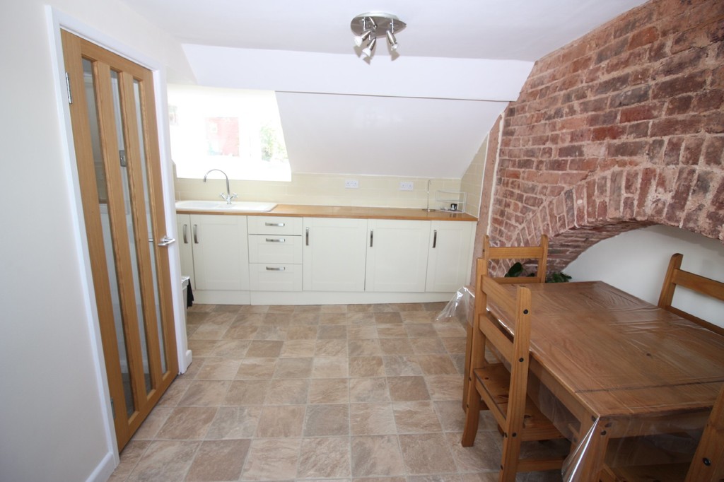 2 bed flat to rent in St James Terrace, Exeter  - Property Image 7