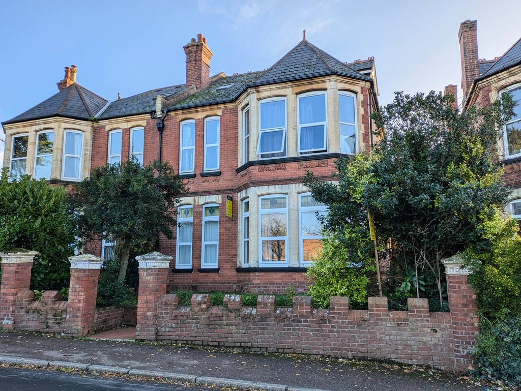 8 bed house to rent, EX2