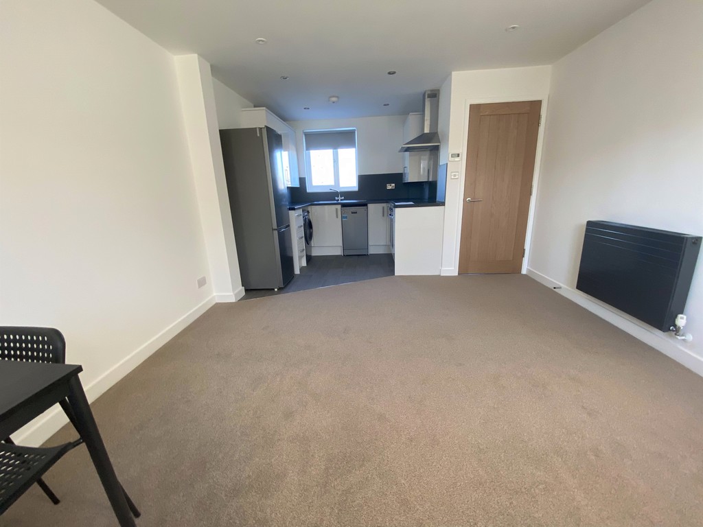 2 bed flat to rent in Mount Pleasant Road 3