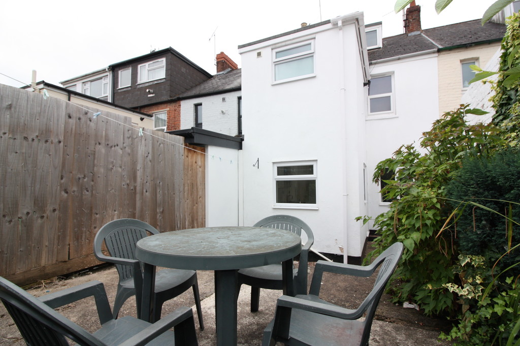 4 bed house to rent in Codrington Street  - Property Image 10