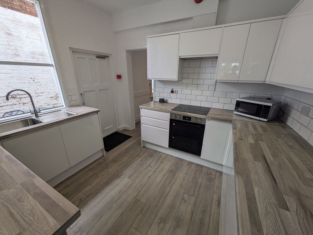 7 bed house to rent in Richmond Road, Exeter 3
