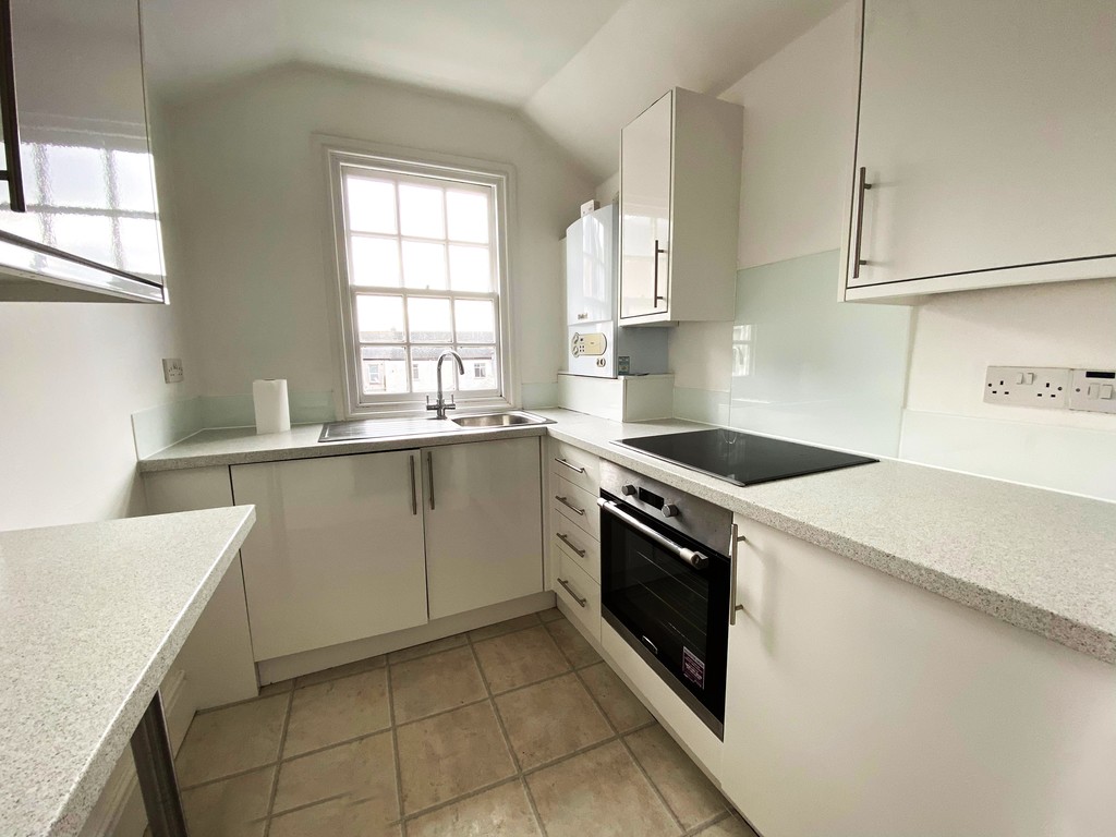 2 bed flat to rent in Oxford Road, Exeter 4