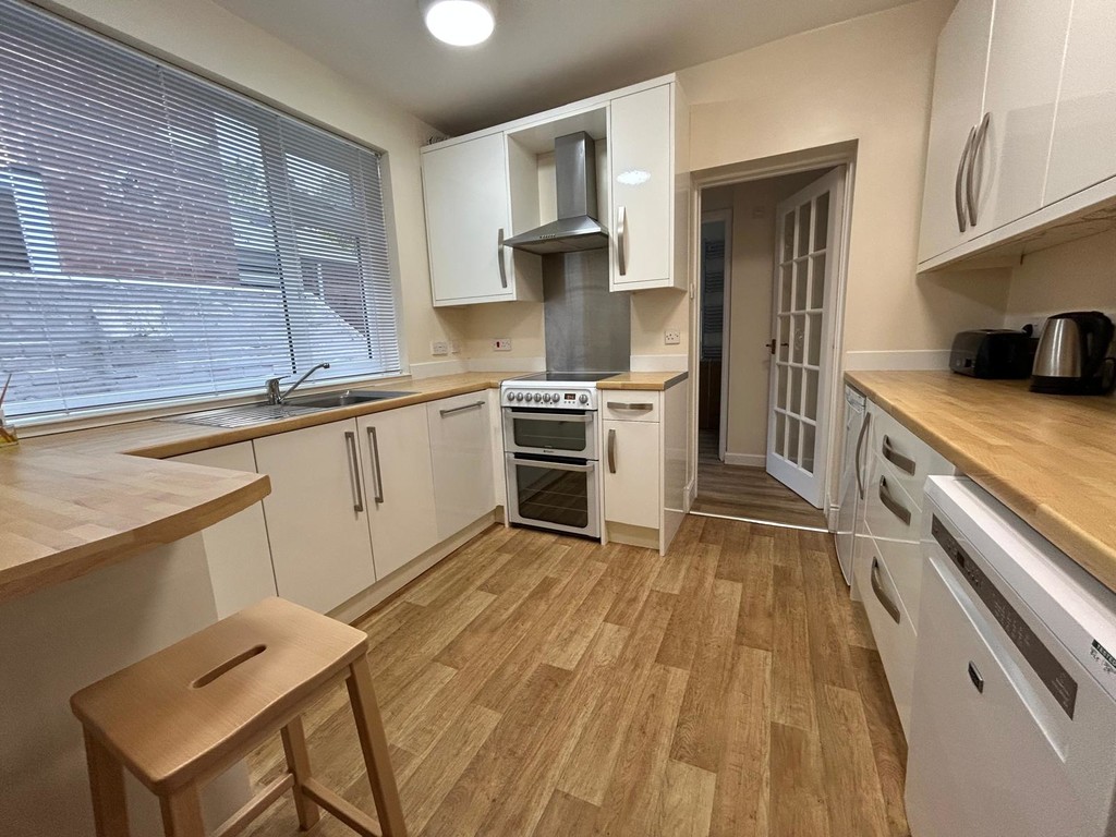 5 bed house to rent in Priory Road, Exeter 4