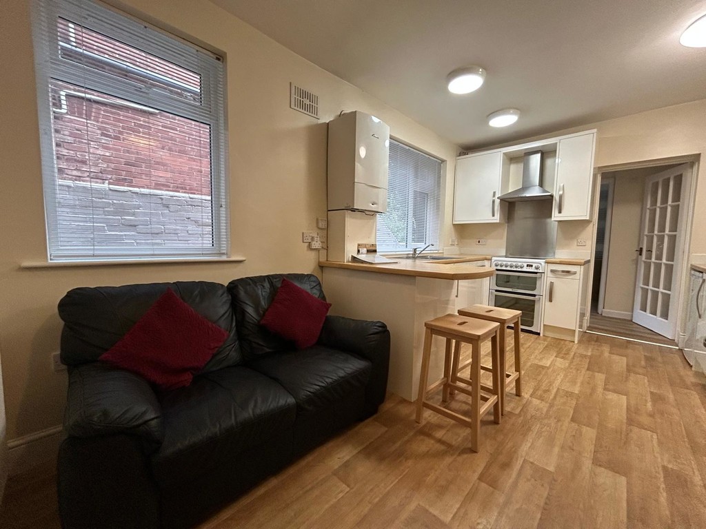 5 bed house to rent in Priory Road, Exeter 6