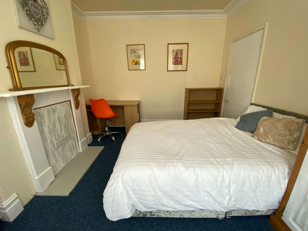 4 bed house for sale in Manston Road, Mount Pleasant  - Property Image 2