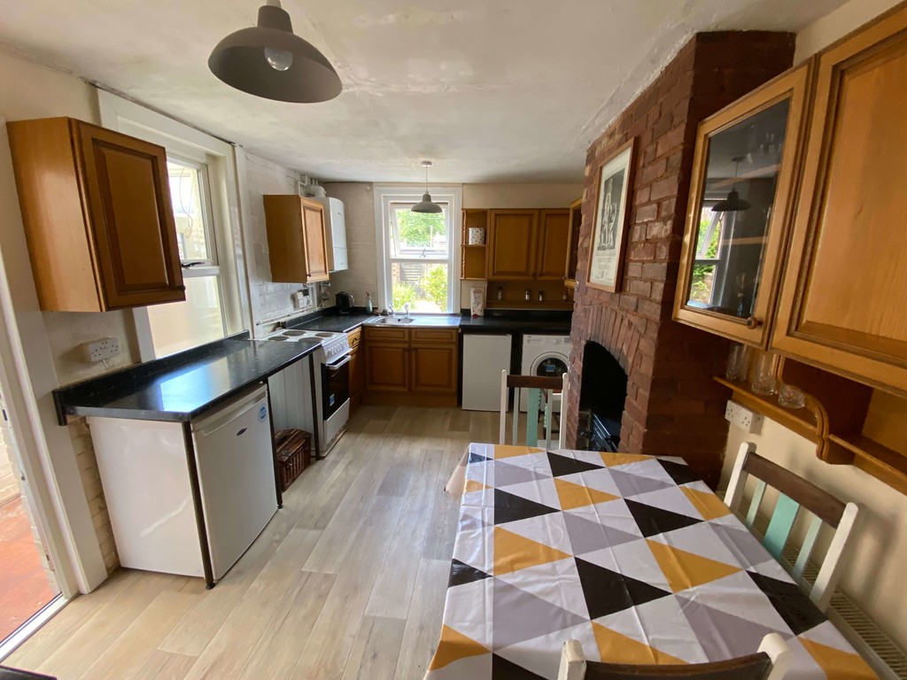 4 bed house for sale in Manston Road, Mount Pleasant  - Property Image 3