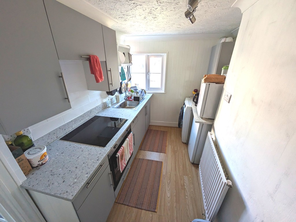 2 bed flat to rent in Grosvenor Place, Exeter  - Property Image 3