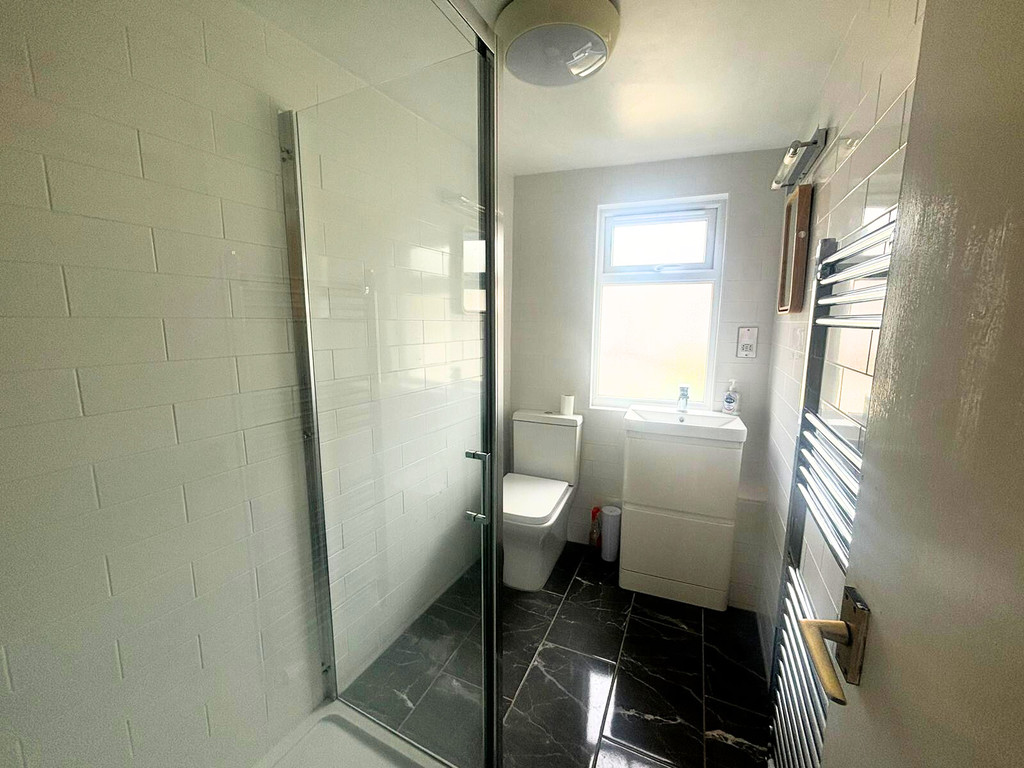 2 bed flat to rent in Grosvenor Place, Exeter  - Property Image 4