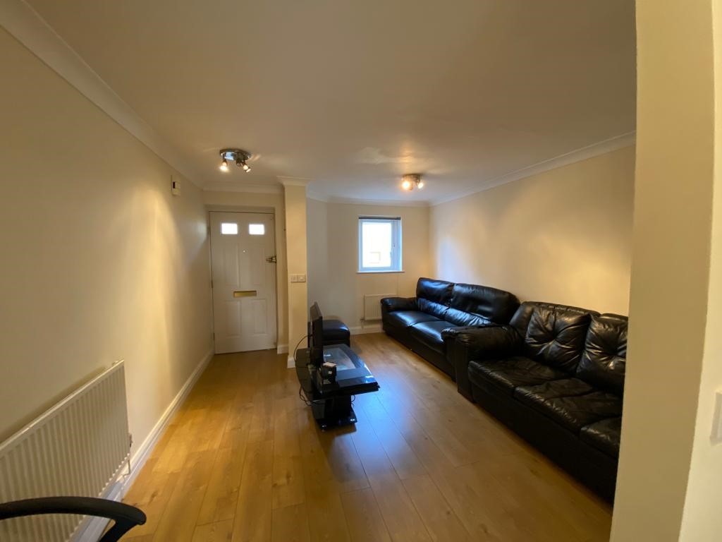 4 bed house to rent in Market Street, Exeter 3