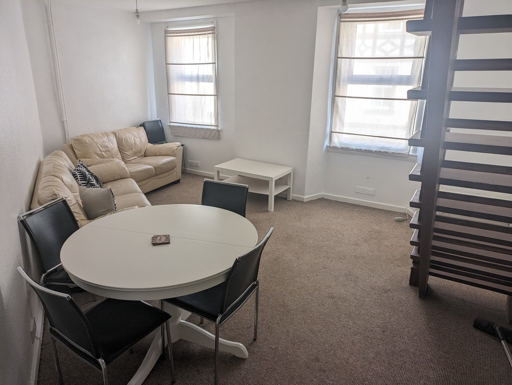 4 bed house to rent 1