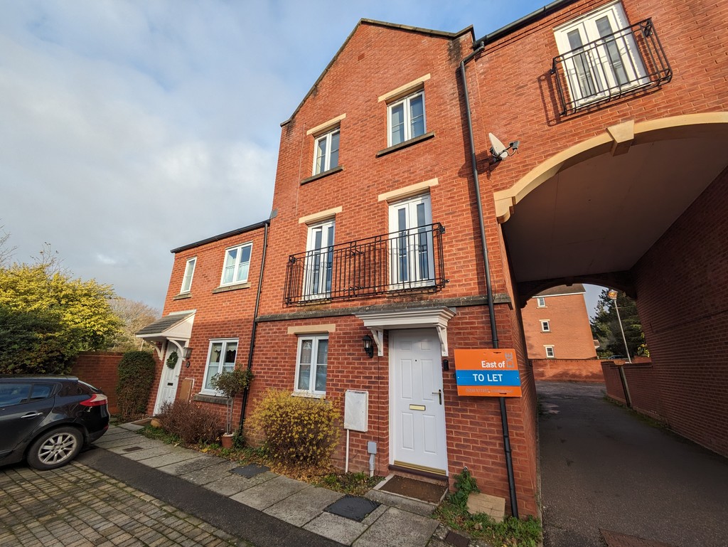 5 bed house to rent in Fleming Way, Exeter 1