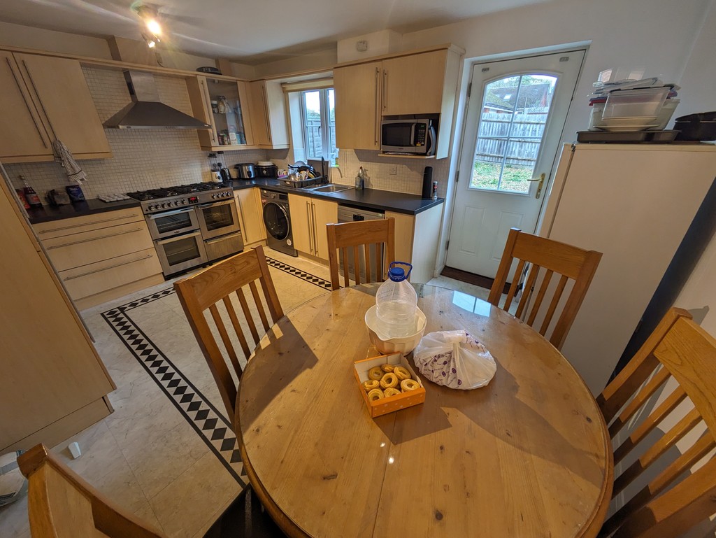 5 bed house to rent in Fleming Way, Exeter 2