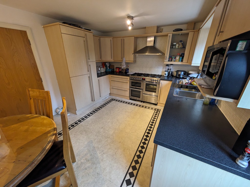 5 bed house to rent in Fleming Way, Exeter  - Property Image 3