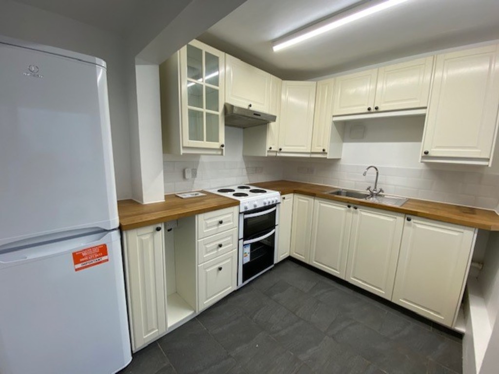 4 bed house for sale in Old Park Road, Exeter  - Property Image 2