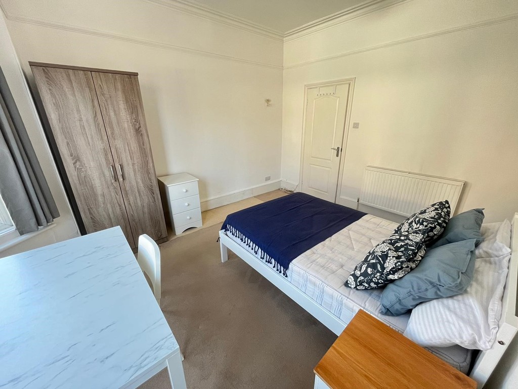 2 bed flat for sale 5