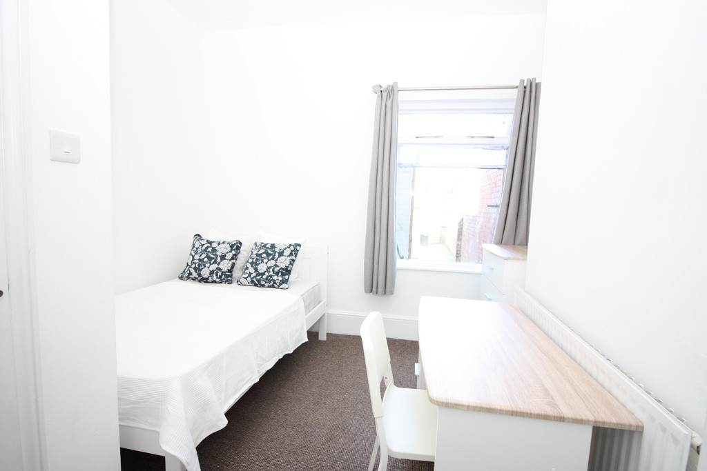 2 bed flat for sale  - Property Image 7